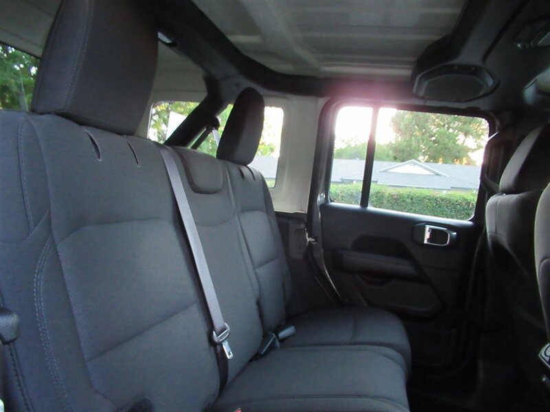 2019 Jeep Wrangler Sahara   - Photo 32 - Sherman Oaks, CA 91423