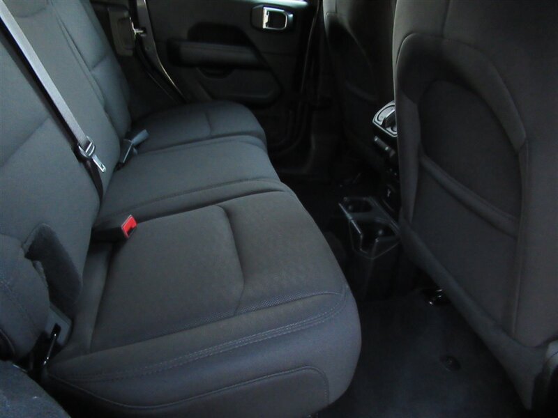 2019 Jeep Wrangler Sahara   - Photo 33 - Sherman Oaks, CA 91423
