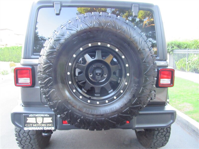 2019 Jeep Wrangler Sahara   - Photo 39 - Sherman Oaks, CA 91423