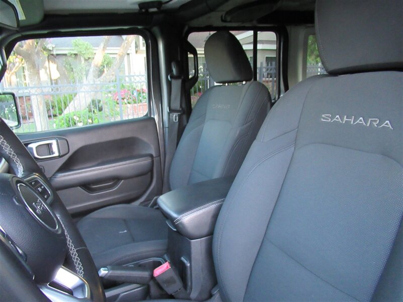 2019 Jeep Wrangler Sahara   - Photo 18 - Sherman Oaks, CA 91423