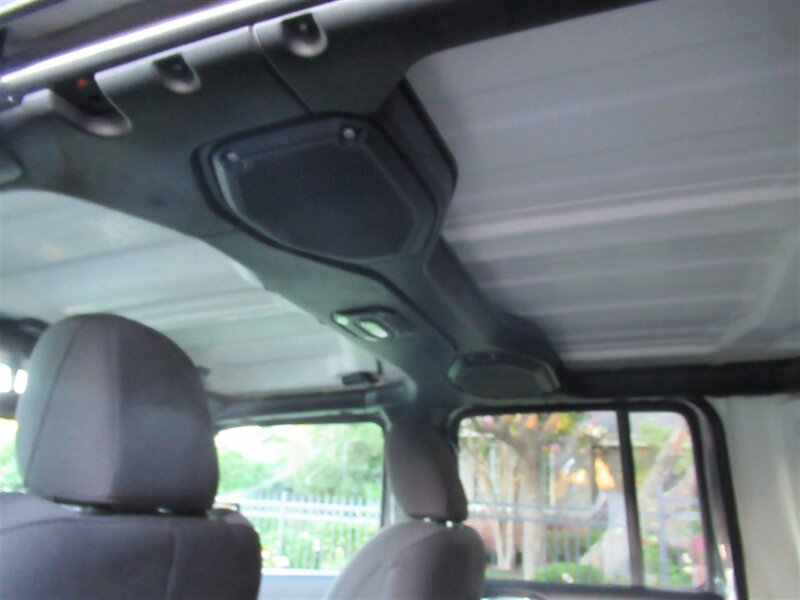 2019 Jeep Wrangler Sahara   - Photo 28 - Sherman Oaks, CA 91423
