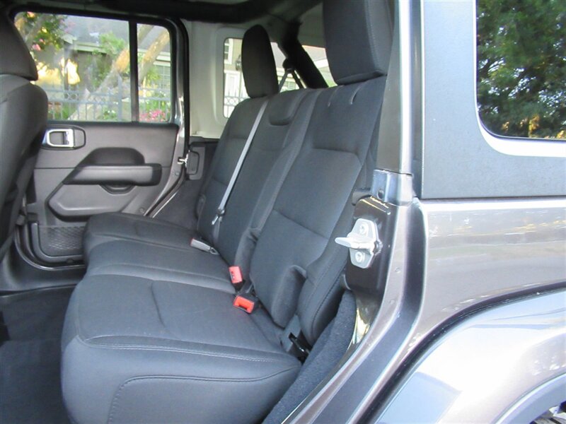 2019 Jeep Wrangler Sahara   - Photo 19 - Sherman Oaks, CA 91423