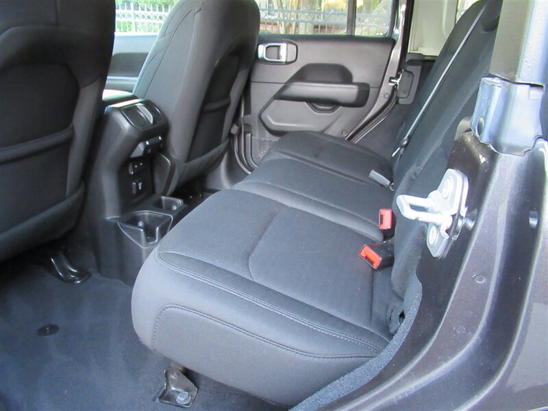2019 Jeep Wrangler Sahara   - Photo 20 - Sherman Oaks, CA 91423