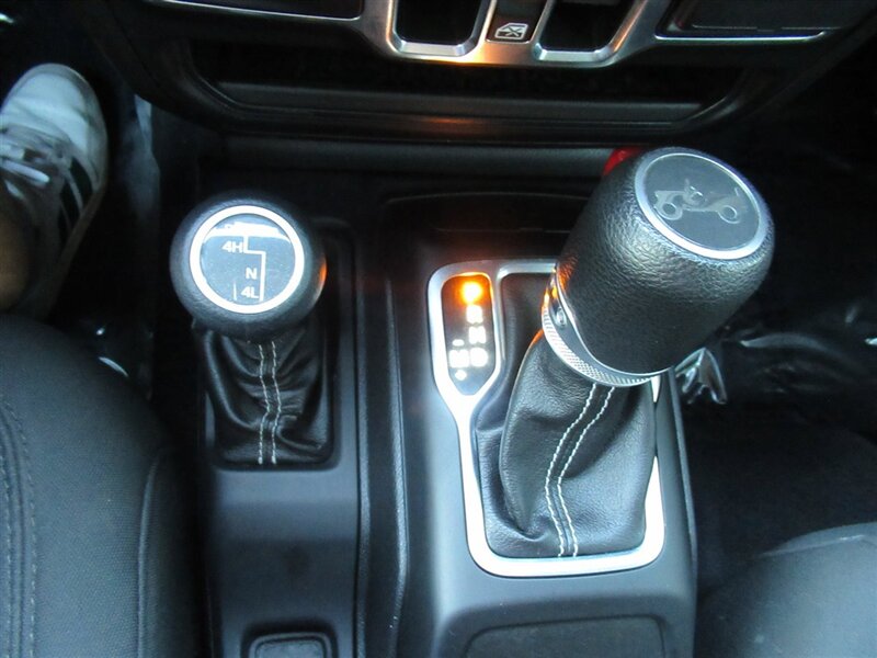 2019 Jeep Wrangler Sahara   - Photo 24 - Sherman Oaks, CA 91423