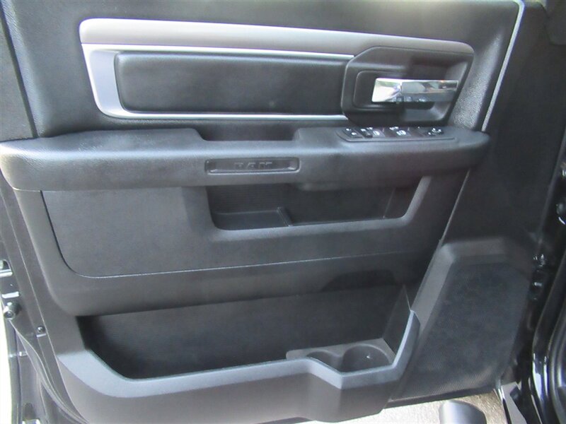 2022 RAM 1500 Classic SLT   - Photo 19 - Sherman Oaks, CA 91423
