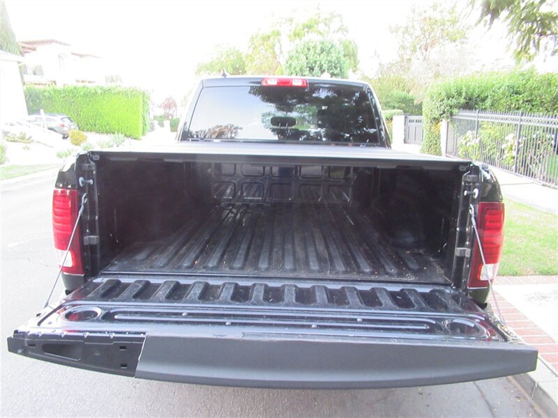 2022 RAM 1500 Classic SLT   - Photo 14 - Sherman Oaks, CA 91423