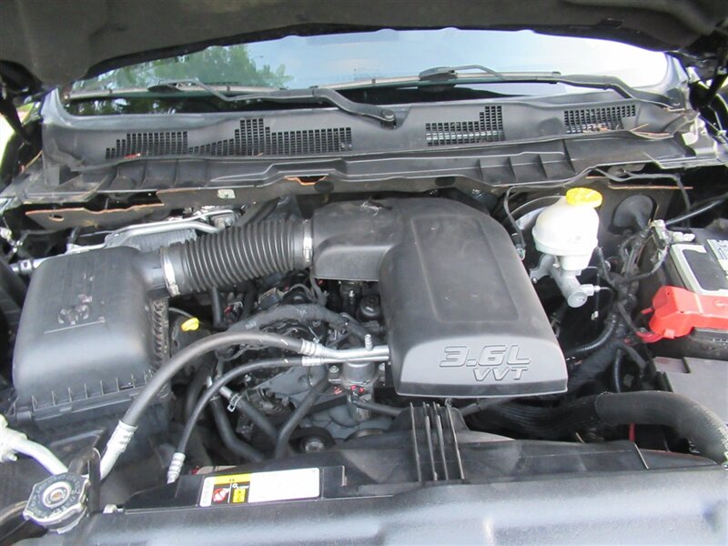 2022 RAM 1500 Classic SLT   - Photo 43 - Sherman Oaks, CA 91423