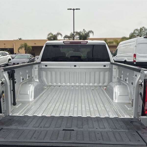 2022 GMC Sierra 1500 SLT   - Photo 11 - Sherman Oaks, CA 91423