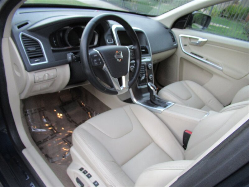 2014 Volvo XC60 3.2 Premier   - Photo 17 - Sherman Oaks, CA 91423