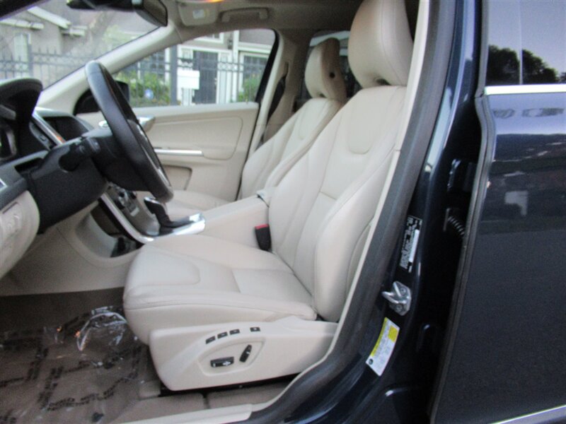 2014 Volvo XC60 3.2 Premier   - Photo 15 - Sherman Oaks, CA 91423