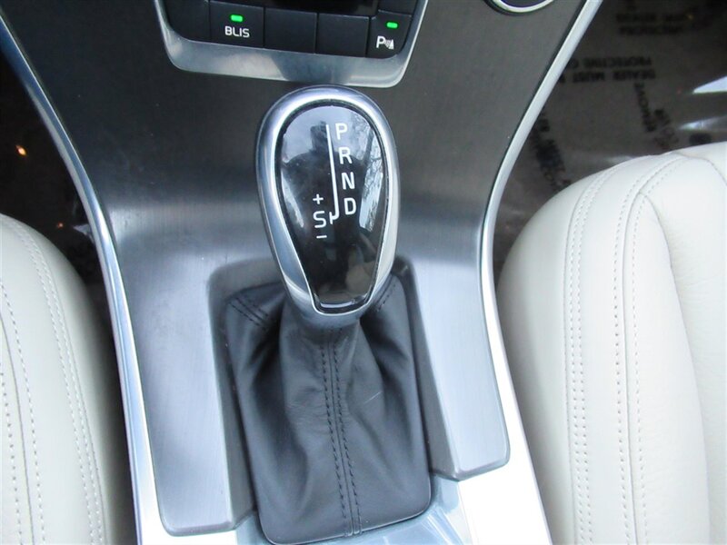 2014 Volvo XC60 3.2 Premier   - Photo 23 - Sherman Oaks, CA 91423