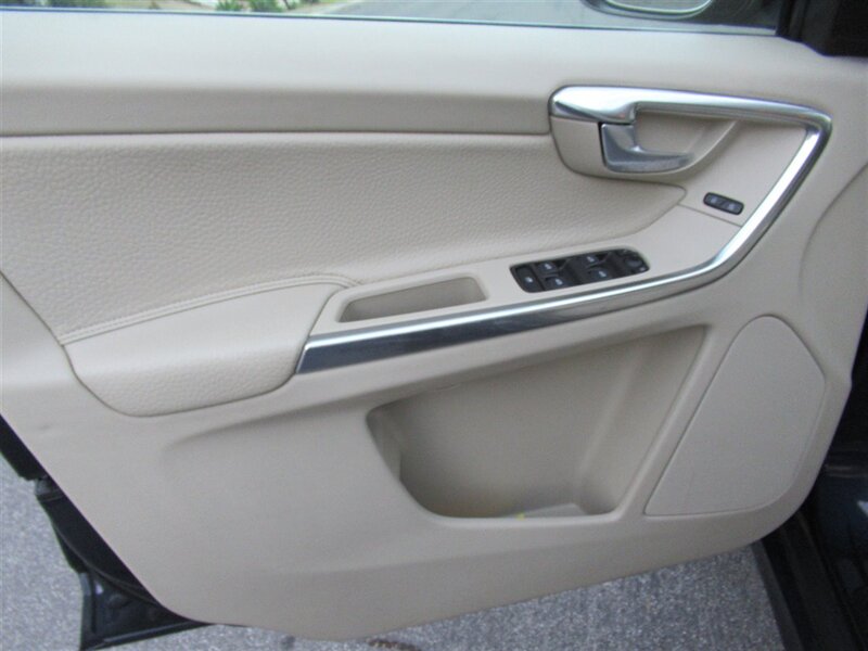 2014 Volvo XC60 3.2 Premier   - Photo 16 - Sherman Oaks, CA 91423