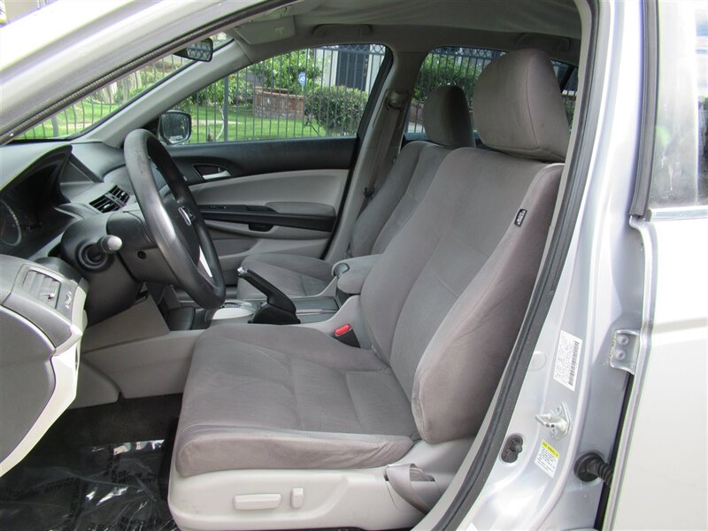 2011 Honda Accord LX-P   - Photo 18 - Sherman Oaks, CA 91423