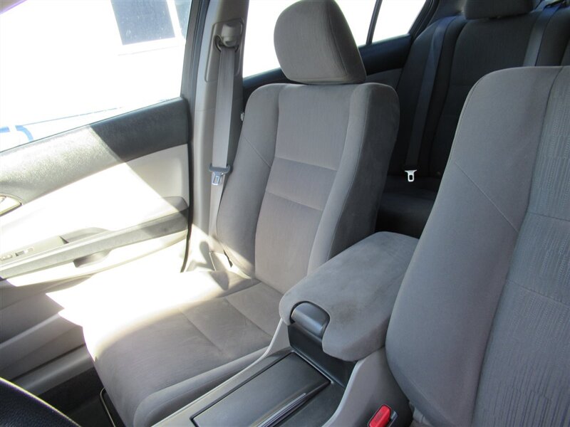 2011 Honda Accord LX-P   - Photo 10 - Sherman Oaks, CA 91423