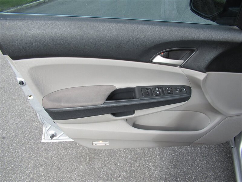 2011 Honda Accord LX-P   - Photo 17 - Sherman Oaks, CA 91423