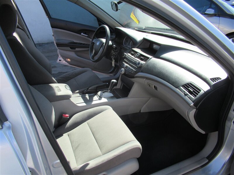 2011 Honda Accord LX-P   - Photo 18 - Sherman Oaks, CA 91423
