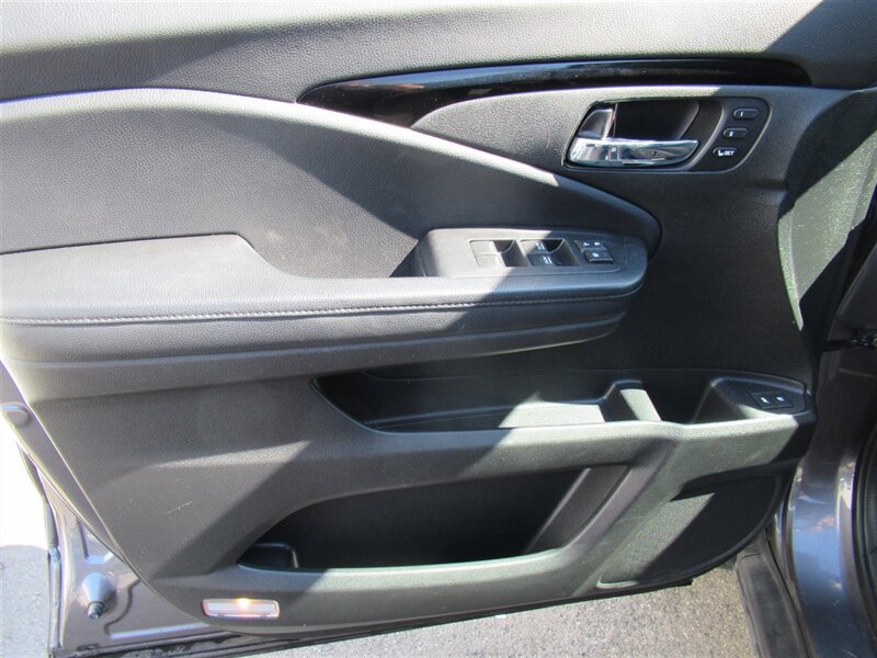 2016 Honda Pilot Touring   - Photo 12 - Sherman Oaks, CA 91423