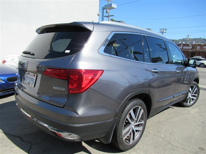 2016 Honda Pilot Touring   - Photo 6 - Sherman Oaks, CA 91423