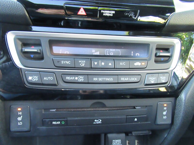 2016 Honda Pilot Touring   - Photo 26 - Sherman Oaks, CA 91423