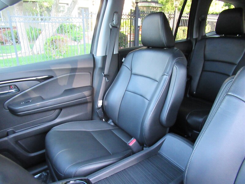 2016 Honda Pilot Touring   - Photo 18 - Sherman Oaks, CA 91423
