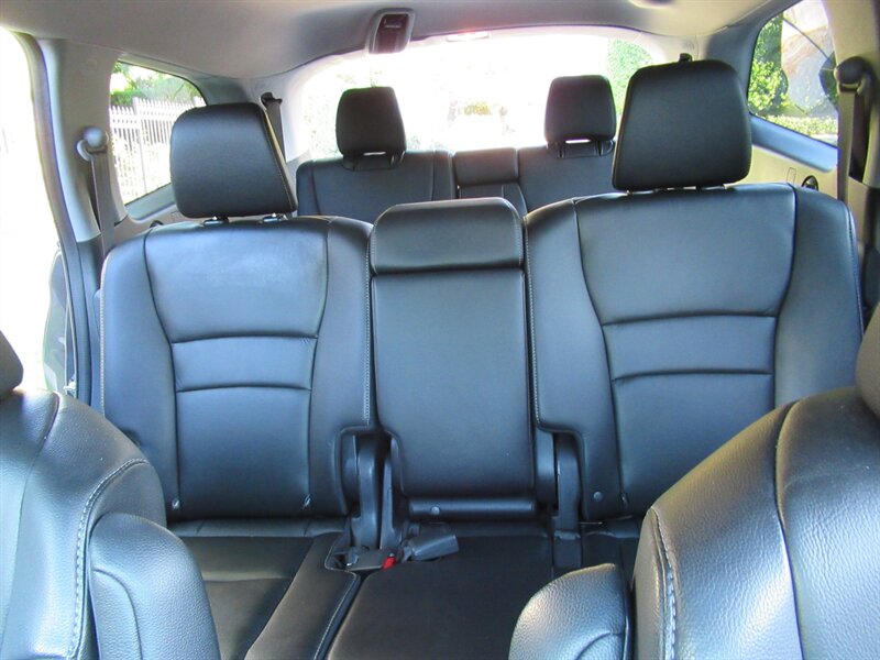 2016 Honda Pilot Touring   - Photo 19 - Sherman Oaks, CA 91423