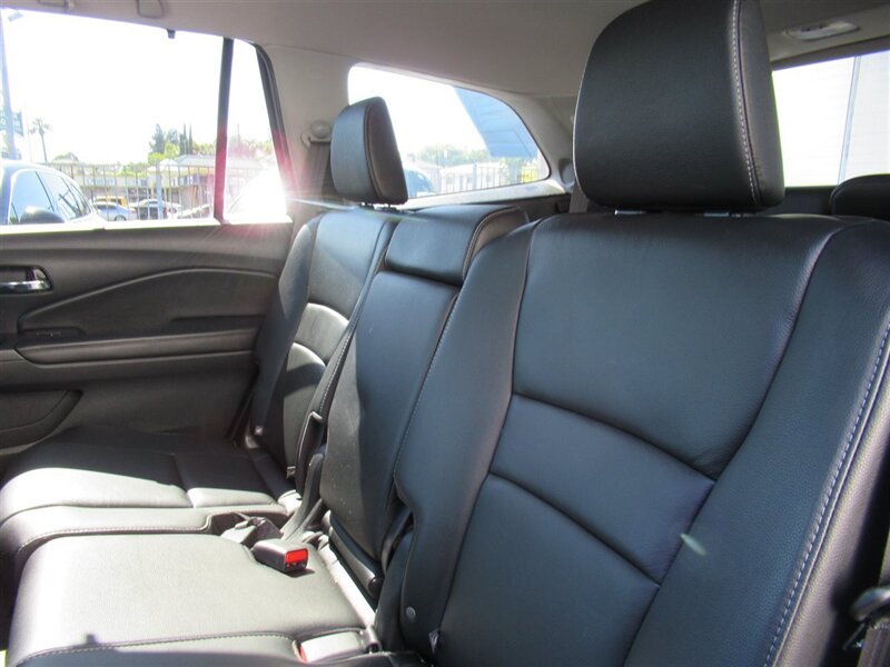 2016 Honda Pilot Touring   - Photo 29 - Sherman Oaks, CA 91423