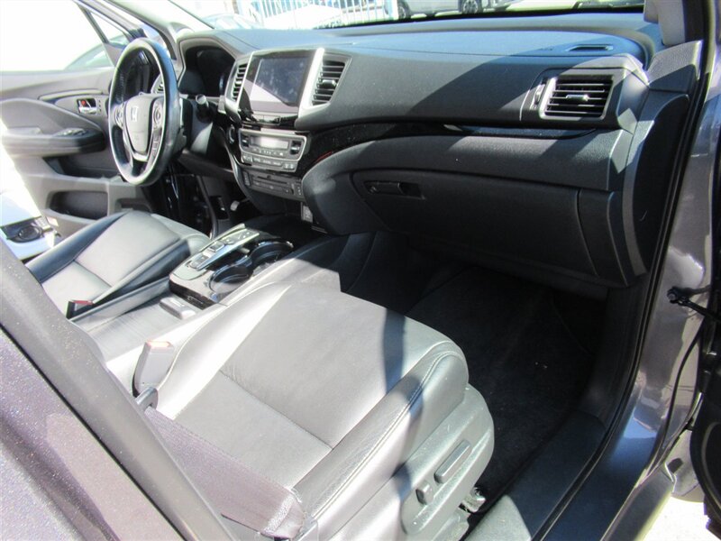 2016 Honda Pilot Touring   - Photo 16 - Sherman Oaks, CA 91423