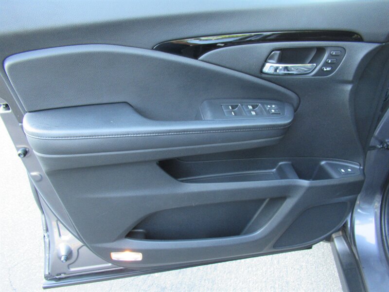 2016 Honda Pilot Touring   - Photo 15 - Sherman Oaks, CA 91423
