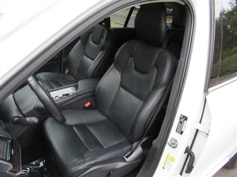 2016 Volvo XC90 T5 Momentum   - Photo 13 - Sherman Oaks, CA 91423
