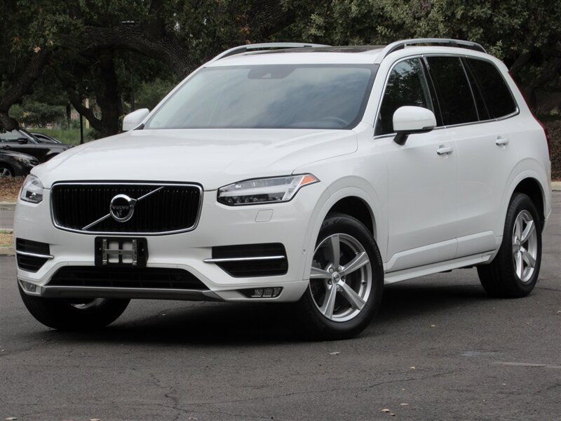 2016 Volvo XC90 T5 FWD Momentum's photo