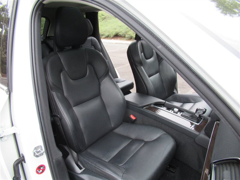 2016 Volvo XC90 T5 Momentum   - Photo 35 - Sherman Oaks, CA 91423