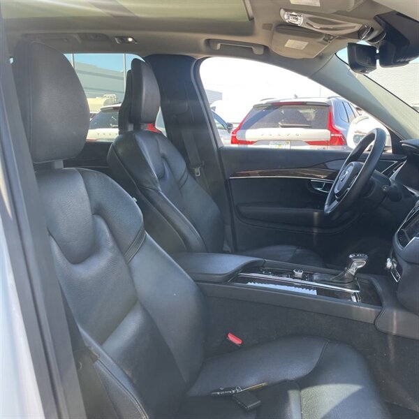 2016 Volvo XC90 T5 Momentum   - Photo 12 - Sherman Oaks, CA 91423