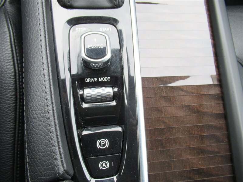 2016 Volvo XC90 T5 Momentum   - Photo 22 - Sherman Oaks, CA 91423