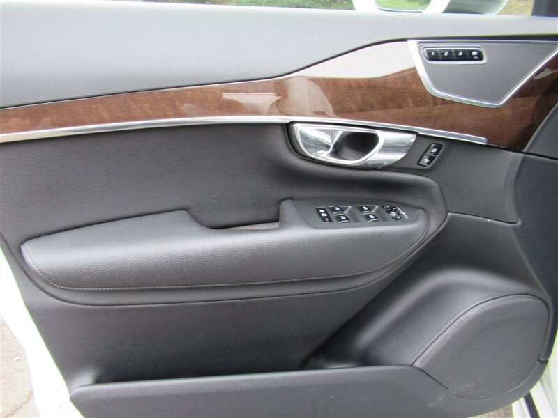 2016 Volvo XC90 T5 Momentum   - Photo 19 - Sherman Oaks, CA 91423