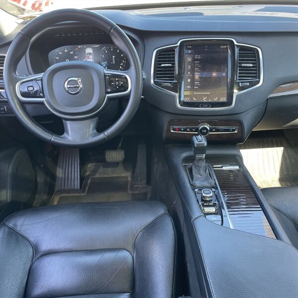 2016 Volvo XC90 T5 Momentum   - Photo 16 - Sherman Oaks, CA 91423
