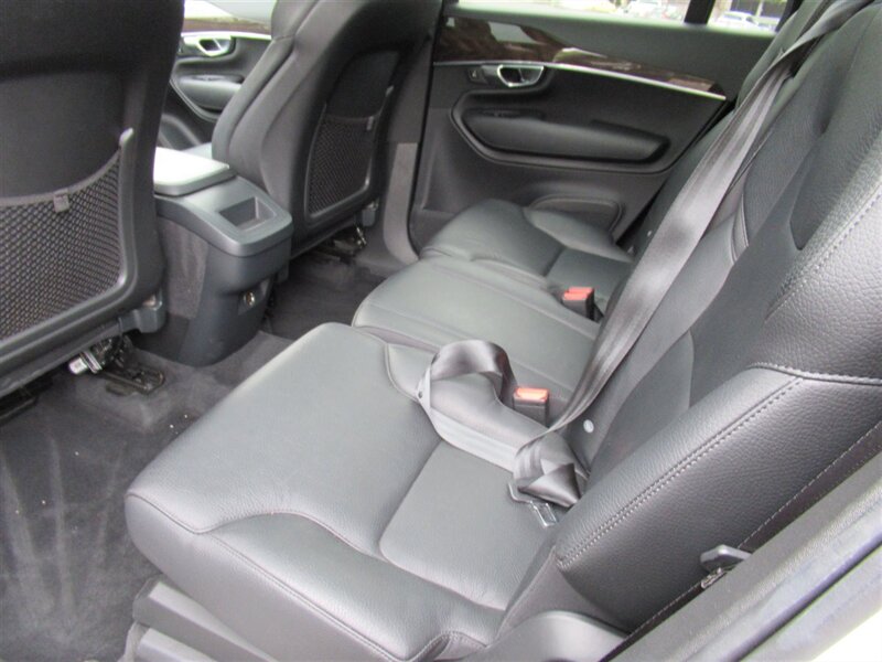 2016 Volvo XC90 T5 Momentum   - Photo 28 - Sherman Oaks, CA 91423