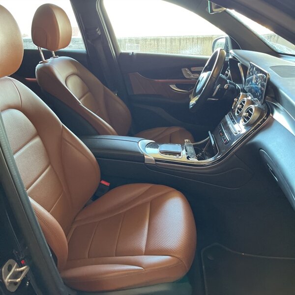 2022 Mercedes-Benz GLC GLC 300   - Photo 16 - Sherman Oaks, CA 91423