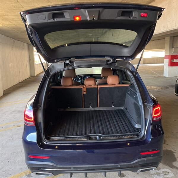 2022 Mercedes-Benz GLC GLC 300   - Photo 9 - Sherman Oaks, CA 91423