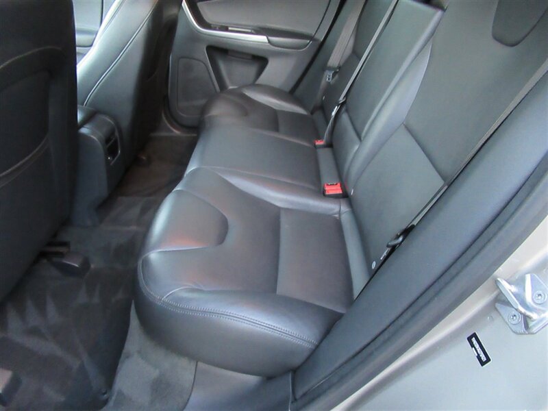 2016 Volvo XC60 T5 Premier   - Photo 30 - Sherman Oaks, CA 91423