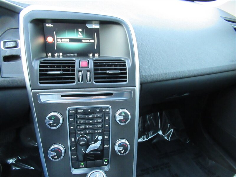 2016 Volvo XC60 T5 Premier   - Photo 21 - Sherman Oaks, CA 91423