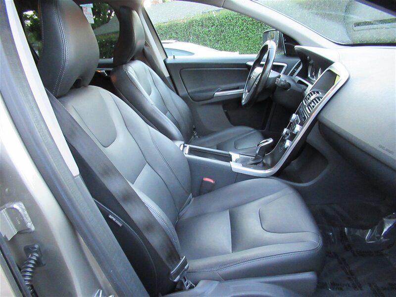 2016 Volvo XC60 T5 Premier   - Photo 37 - Sherman Oaks, CA 91423