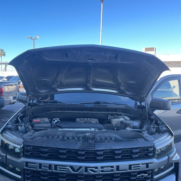 2021 Chevrolet Silverado 1500 Custom   - Photo 12 - Sherman Oaks, CA 91423