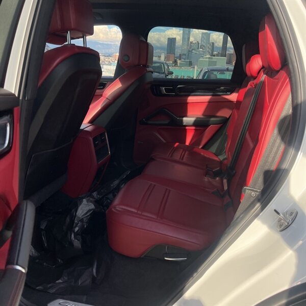 2019 Porsche Cayenne   - Photo 16 - Sherman Oaks, CA 91423