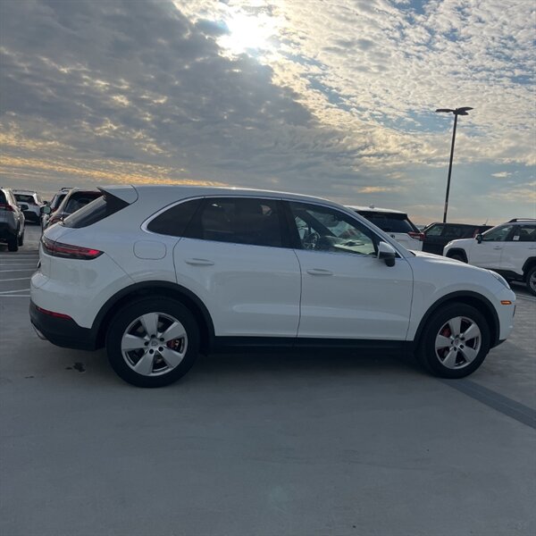 2019 Porsche Cayenne   - Photo 4 - Sherman Oaks, CA 91423