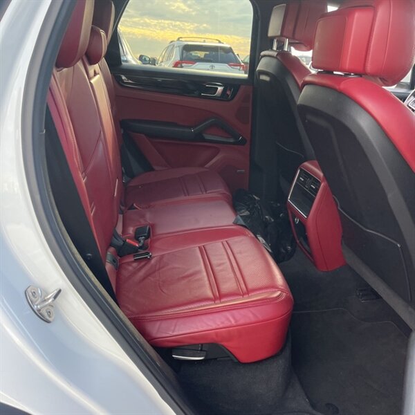 2019 Porsche Cayenne   - Photo 17 - Sherman Oaks, CA 91423