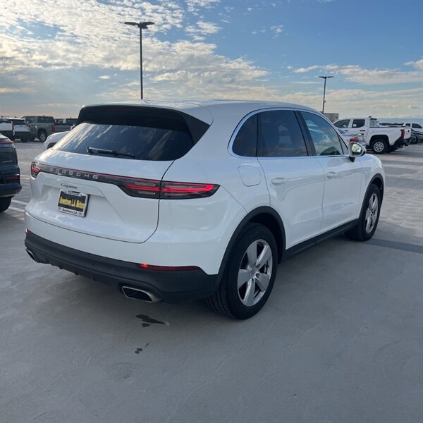 2019 Porsche Cayenne   - Photo 9 - Sherman Oaks, CA 91423