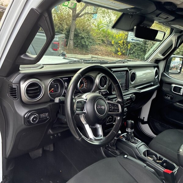 2019 Jeep Wrangler Unlimited Sahara   - Photo 26 - Sherman Oaks, CA 91423