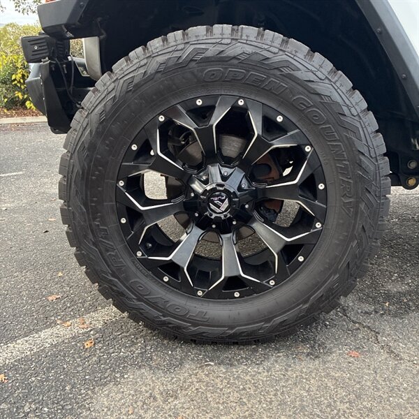 2019 Jeep Wrangler Unlimited Sahara   - Photo 15 - Sherman Oaks, CA 91423