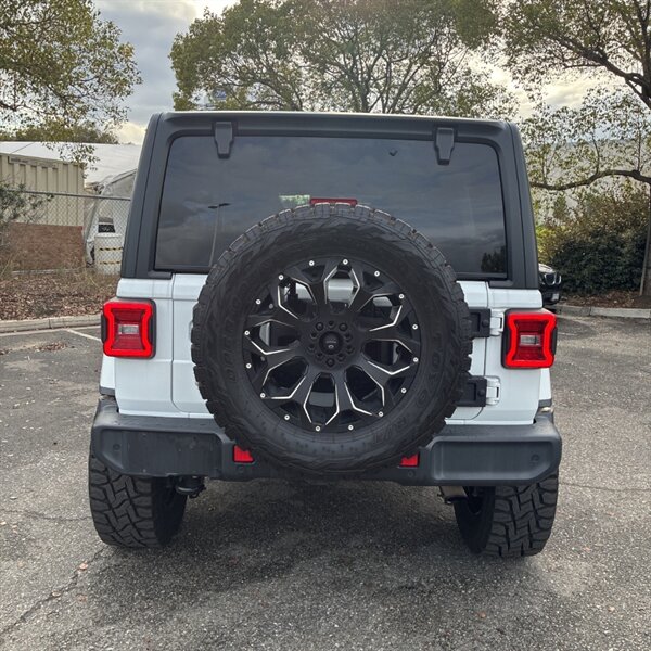 2019 Jeep Wrangler Unlimited Sahara   - Photo 11 - Sherman Oaks, CA 91423