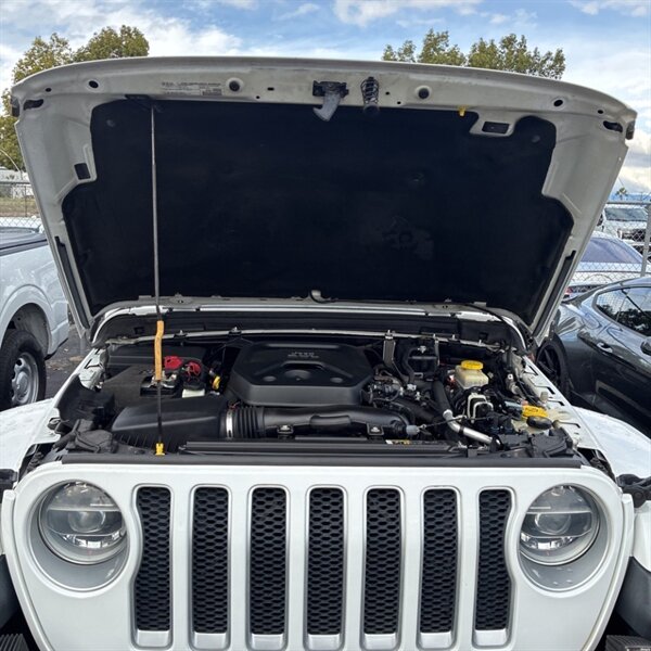 2019 Jeep Wrangler Unlimited Sahara   - Photo 14 - Sherman Oaks, CA 91423